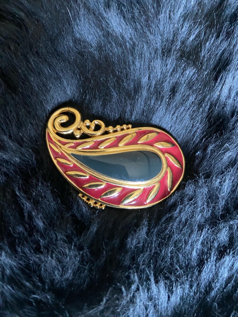 Gold-Tone Red Paisley Enamel Brooch - Elegant Women's Jewelry